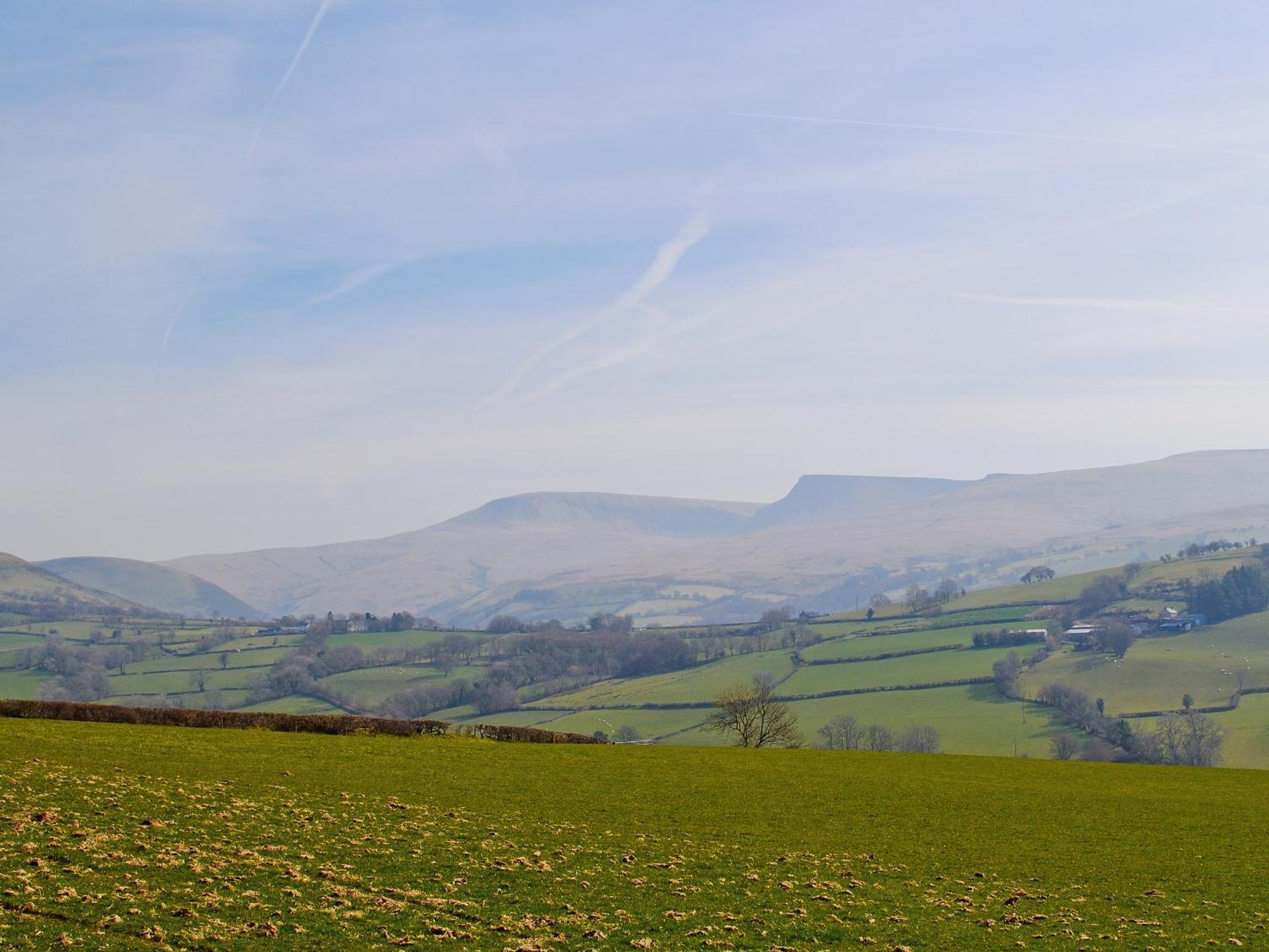 Maes Y Bryn Farmhouse Llanwrda Buitenkant foto